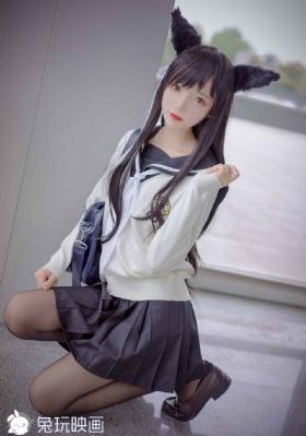 一部皇上吃宫女奶三级