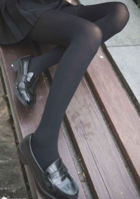 两女一指