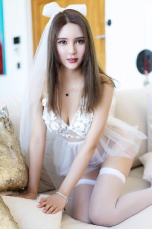 眼镜彼女