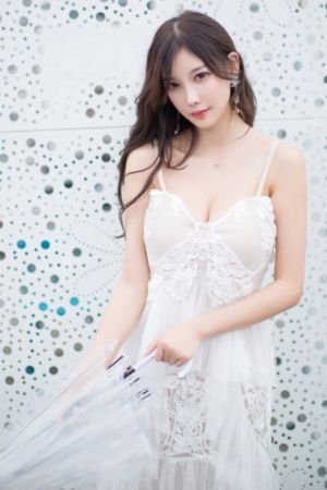 恐龙星的比基尼女孩