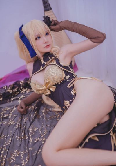 《穿长筒袜的有夫之妇》
