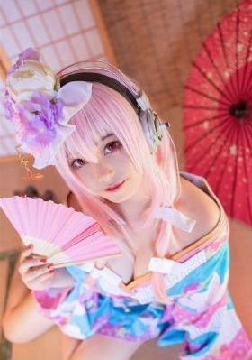 年轻的女教师在线观看